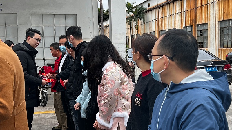 天轴张总为大家发开工利是！